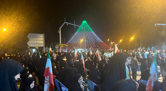 خدمت رسانی اداره بهزیستی و بنیاد شهید و امور ایثارگران در تجمعات خیابانی 