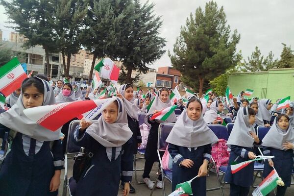 نوروز دانش با حضور دانش آموزان و مسئولان منطقه پردیس 