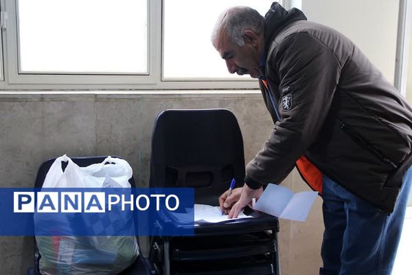 اهدای وسایل ورزشی به مدارس ناحیه یک شهرری