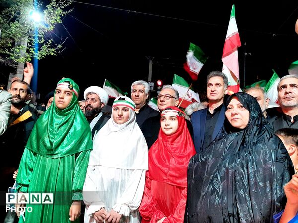 نمایش وفاداری گالیکشی‌ها در سی‌امین قرار