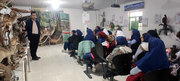 بازدید دانش‌آموزان مدرسه شهید خاقانی از موزه حیات وحش شیروان