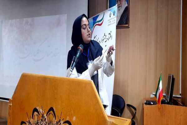 مراسم تجلیل از همیار معلم‌های نمونه دبیرستان آرمیتا مصلی نژاد