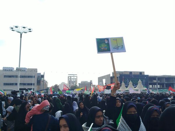 خروش ۱۳ آبان در مشهد؛ دانش‌آموزان، نماد ایستادگی