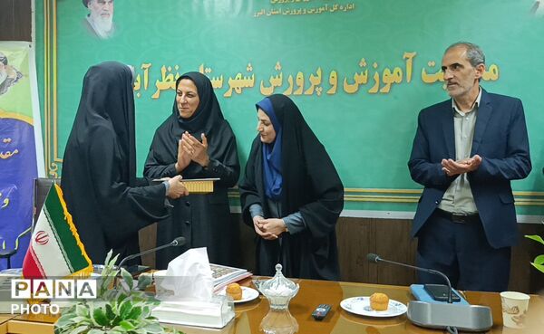 تجلیل از پژوهشگران برتر دانش‌آموزی در ششمین جشنواره علمی‌پژوهشی