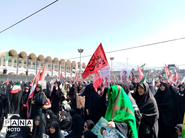 ثبت تاریخی‌ترین وداع در قلب جهان