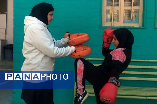 گرامیداشت هفته تربیت بدنی در مدارس دکتر رزمی و شهید مجید مجیدی ناحیه دو شهرری 