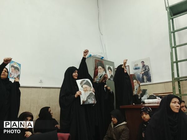   اجتماع مردمی در ناحیه 5 مهشهد به خونخواهی امام سید علی خامنه‌ای 