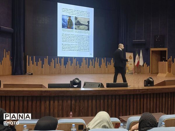 حضور دانش‌آموزان دختر هرمزگانی در همایش بزرگ تحصیلی «یاد نوین»