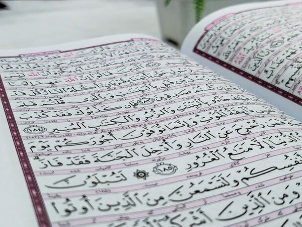 جلسه جزء خوانی قرآن کریم در امامزاده سید حمزه(ع) شهرستان کاشمر