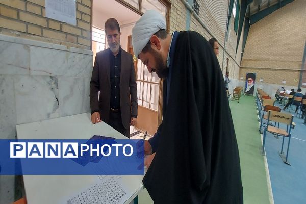 بازدید ستادی از حوزه‌های برگزاری امتحانات نهایی در شهرستان فاروج 