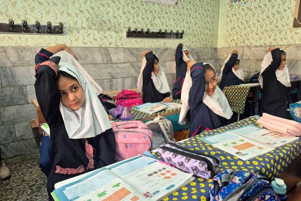 حضور نیروهای هلال احمر در دبستان هدی۱ به مناسبت هفته پدافند غیرعامل