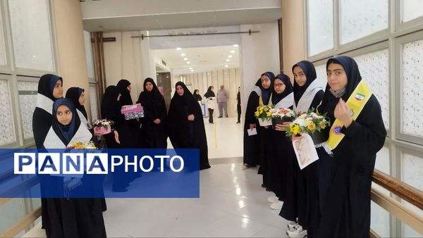 قدردانی  دختران پیشتاز دبیرستان شاهد تکتم از فرشتگان سفیدپوش بیمارستان ۱۷شهریور مشهد