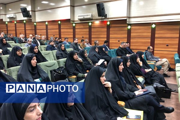 برگزاری جلسه مدیران با حضور فعال مسئولان آموزش و پرورش و اداره کل شهرستانهای تهران در ناحیه دو شهرری