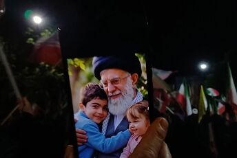 صدایِ تپش قلب‌ها لحظه‌به‌لحظه در یاد رهبر شهید