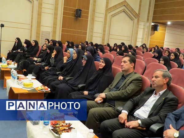 دیدار مشاور وزیر در امور زنان با دانشجویان دانشگاه فرهنگیان 