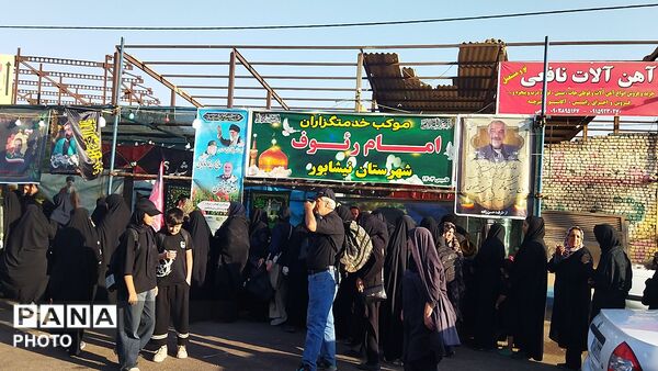 موکب امام حسن مجتبی ( ع) میزبان زائران پیاده امام رضا (ع) 