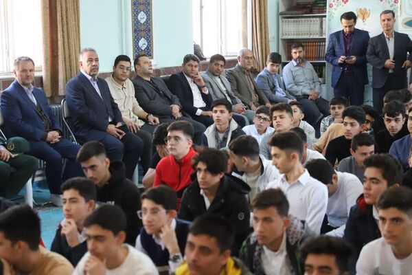آیین نواخته شدن زنگ نماز در مدارس آذربایجان شرقی با حضور معاون آموزش متوسطه وزارت آموزش و پرورش