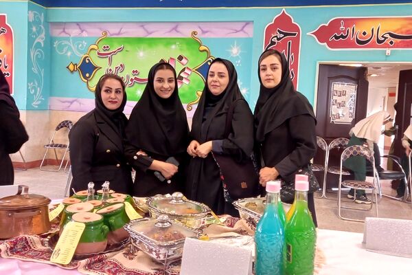میزبانی دبستان آیت‌الله خامنه‌ای از سفره غذاهای رنگارنگ مدارس ابتدایی شهرستان قرچک 