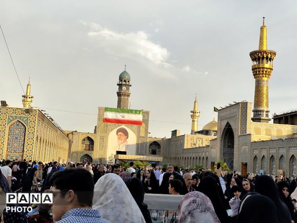 تجلیِ عشق و وفاداری؛ تلاطمِ جمعیت در میثاق با امام رضا (ع)