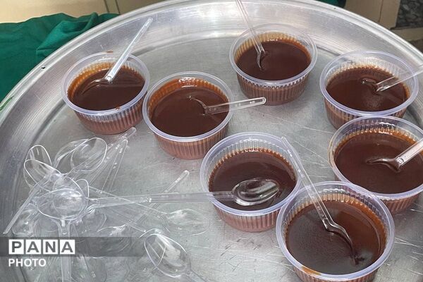 میزبانی نذر سمنو در دبیرستان ساره ورامین، همزمان با آغاز ایام فاطمیه