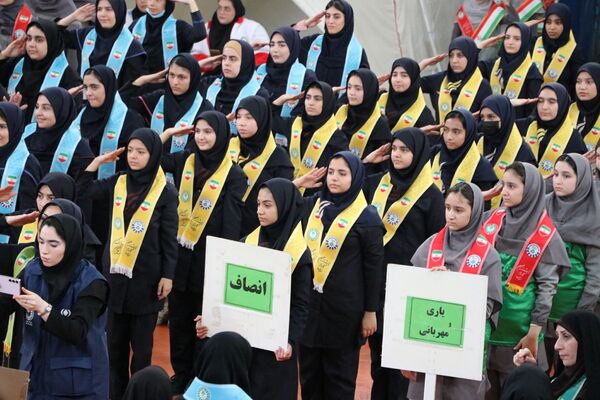 همایش «یاوران انقلاب» در بهارستان‌دو