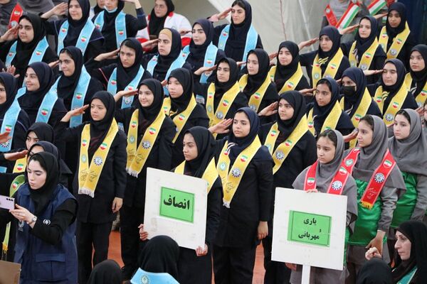 همایش «یاوران انقلاب» در بهارستان‌دو