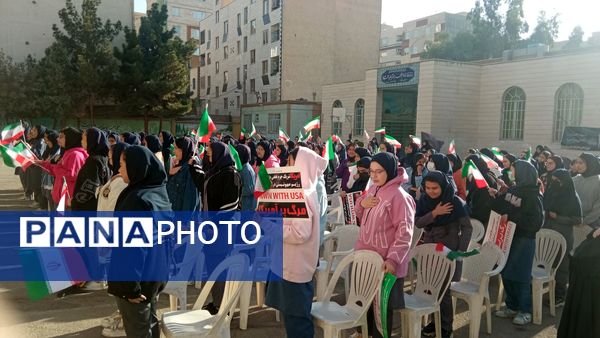 مراسم سیزدهم آبان ماه در مدرسه الزهرا با هدف استکبار ستیزی 