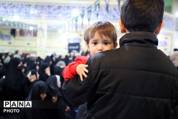 مراسم وداع با پیکر شهید حسین احمدی در دارالمؤمنین کبودرآهنگ