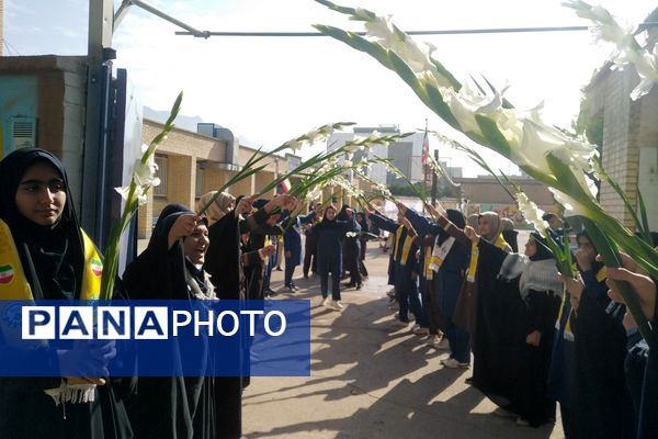 مزین شدن مدرسه حاج آقا توکلی به رایحه شهید گمنام 