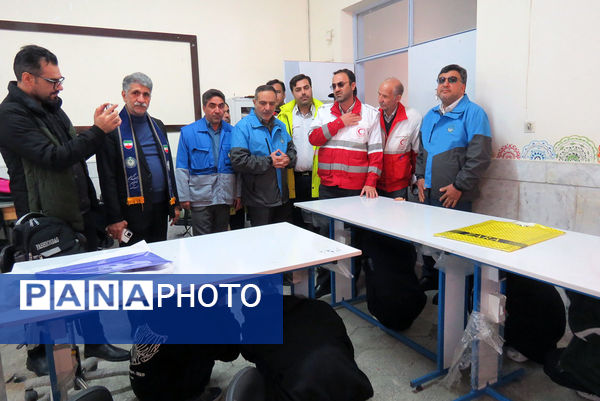 برگزاری مانور زلزله در هنرستان محمودیه شهرستان بجنورد 