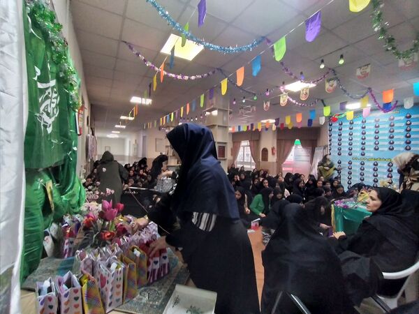 جشن نیمه‌شعبان در دبیرستان شاهد ارض اقدس ناحیه۳ مشهد