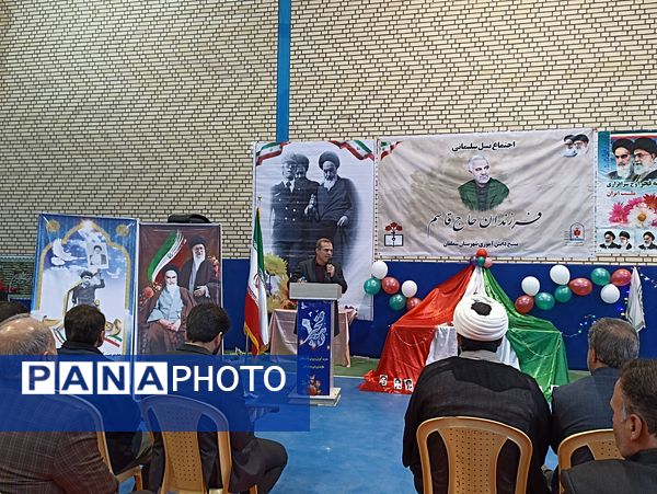 آیین نواختن زنگ انقلاب اسلامی در آموزشگاه رضوان آشخانه