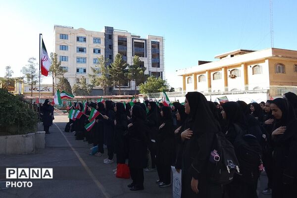 پرچم ایران بر فراز آغاز سال تحصیلی در شاهد مرضیه