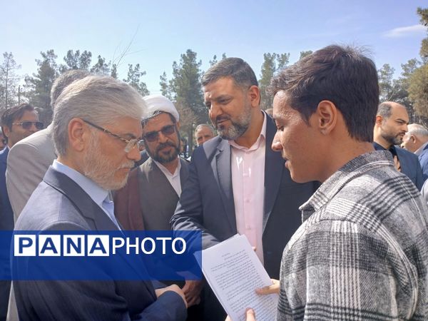 دومین روز گردهمایی از صحن دانش تا کرسی قانون‌گذاری 