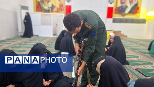 برگزاری کلاس سلاح شناسی ویژه دختران در شهرستان لنده