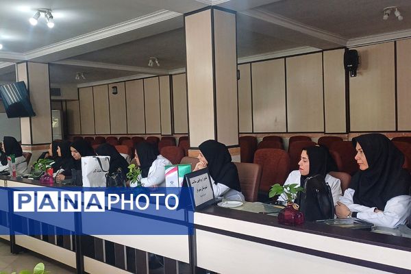 تقدیر از مراقبین سلامت و ارگان‌های مرتبط با حوزه سلامت در اداره آموزش و پرورش شهریار 