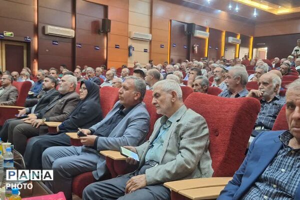  همایش تخصصی باغداران و کشاورزان شهرستان فیروزکوه در سالن شهید آوینی