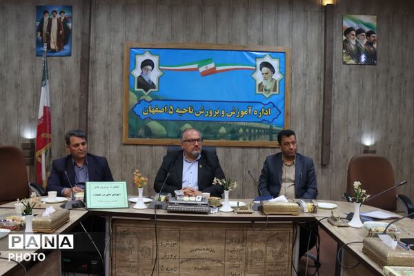 درخشش دانش‌آموزان ناحیه ۵ اصفهان در پویش ملی در نجف 
