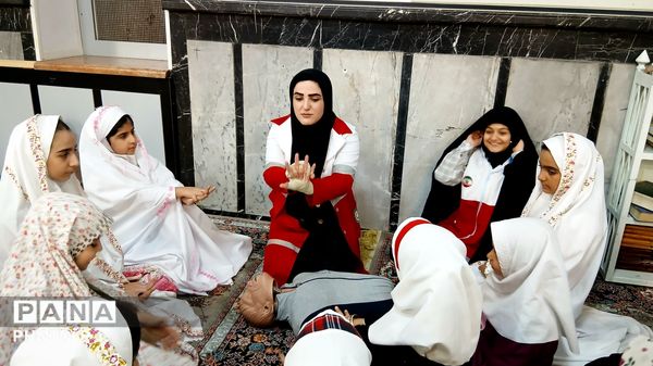گرامیداشت روز هلال‌احمر با استقرار نیروهای امدادی در محل برگزاری نماز جمعه