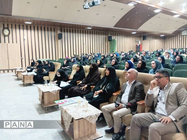 همایش استان مشاوران مدارس استان البرز در هفته سلامت روان 