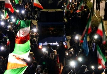 حضور حماسه‌ساز مردم غیور کرمانشاه در راهپیمایی شبانه