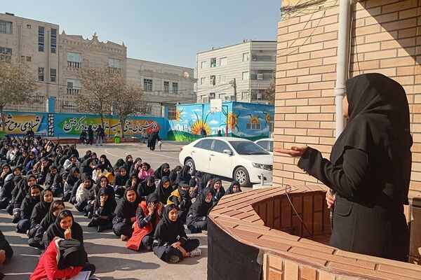 برپایی ایستگاه صلواتی و شهادت حضرت زهرا در مدرسه شهید زهره‌وند قرچک 