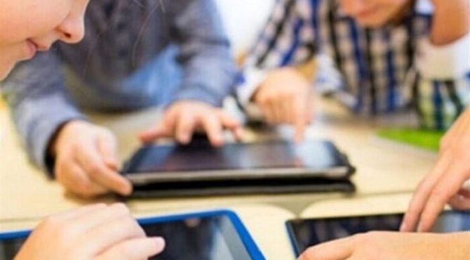 لزوم گنجاندن حقوق فضای مجازی و اخلاق دیجیتال در کتب درسی