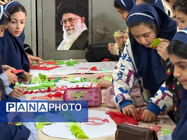 رویداد مادر دختری با محوریت پرچم ایران در مدرسه المهدی ناحیه 2 کرج 