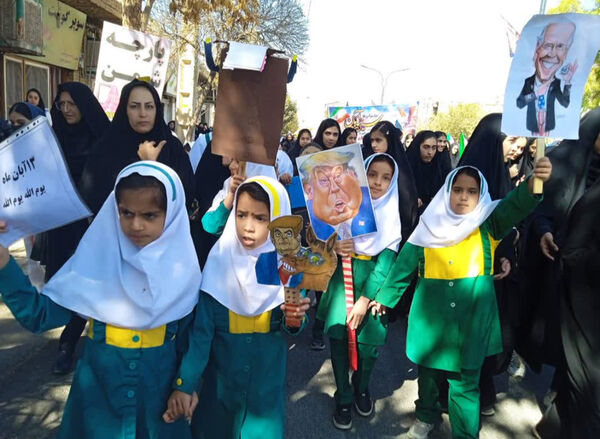 راهپیمایی باشکوه ۱۳ آبان در خاتم؛ روز ملی مبارزه با استکبار 