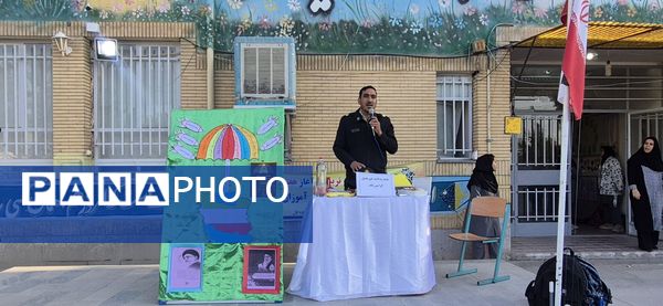 گرامیداشت هفته پدافند غیرعامل در مدرسه زنده جانی شهرستان کاشمر 