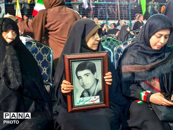 نهمین کنگره شهدا با گرامیداشت ۱۱۰۰ شهید فرهنگی و دانش‌آموزی منطقه ۱۶ تهران
