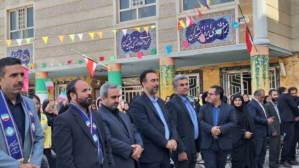 آیین متمرکز استانی جشن عاطفه‌ها‌ در دبیرستان فرزانگان یک ناحیه یک کرج 