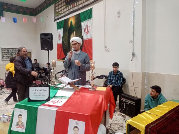 محفل انس با قرآن با حضور دانش آموزان دبستان دخترانه ناهید نخودی