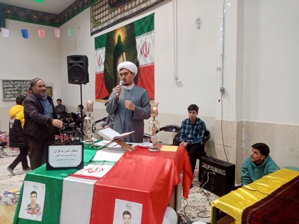 محفل انس با قرآن با حضور دانش آموزان دبستان دخترانه ناهید نخودی